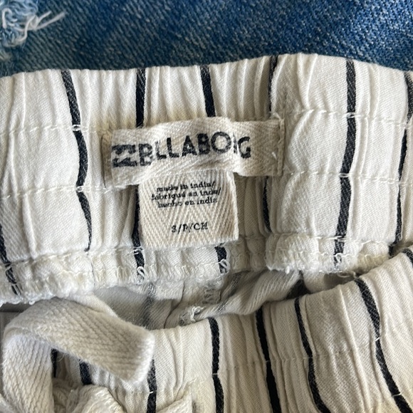 Girls billabong beach shorts - Picture 4 of 4